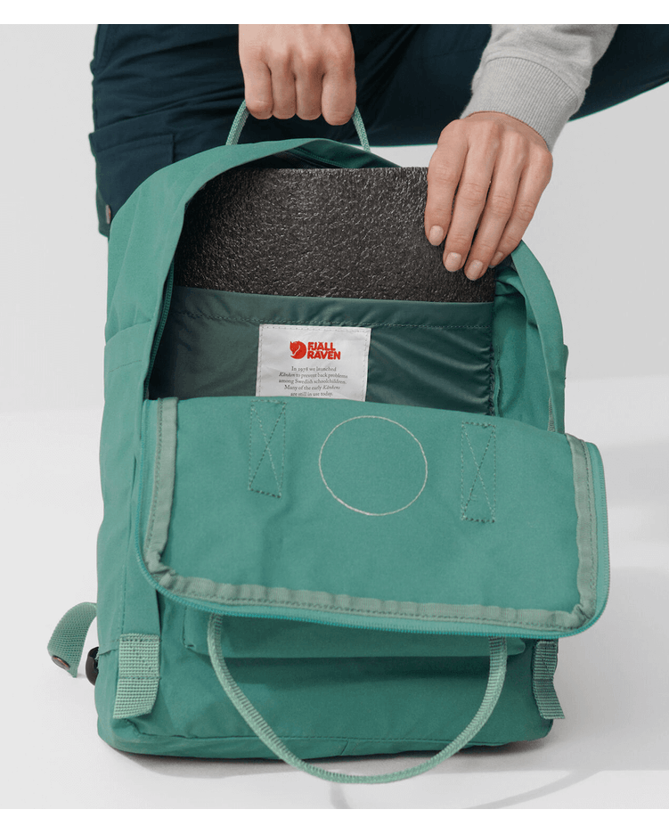 Mochila Kånken Clássica Frost Green Confetti Pattern - fjallraven